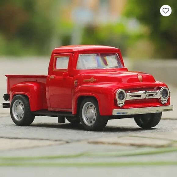 NEW! Farmhouse Old Red Truck Die Cast 1:32 Scale Metal Flashing Headlights - Picture 2 of 4